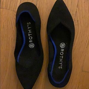 Black Pointy Toed Rothys